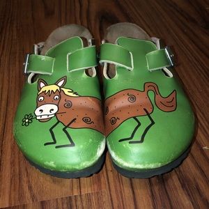 Unique Women’s Green Birkenstock Clogs Size 7!